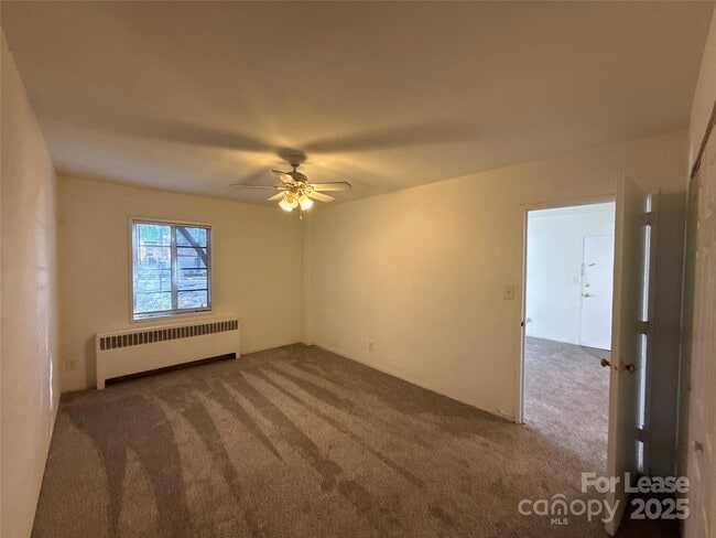 Building Photo - 2126 E 7th St