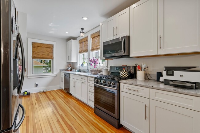 Building Photo - US OPEN PITTSBURGH RENTAL- 3 B 2.1 BATH AS...