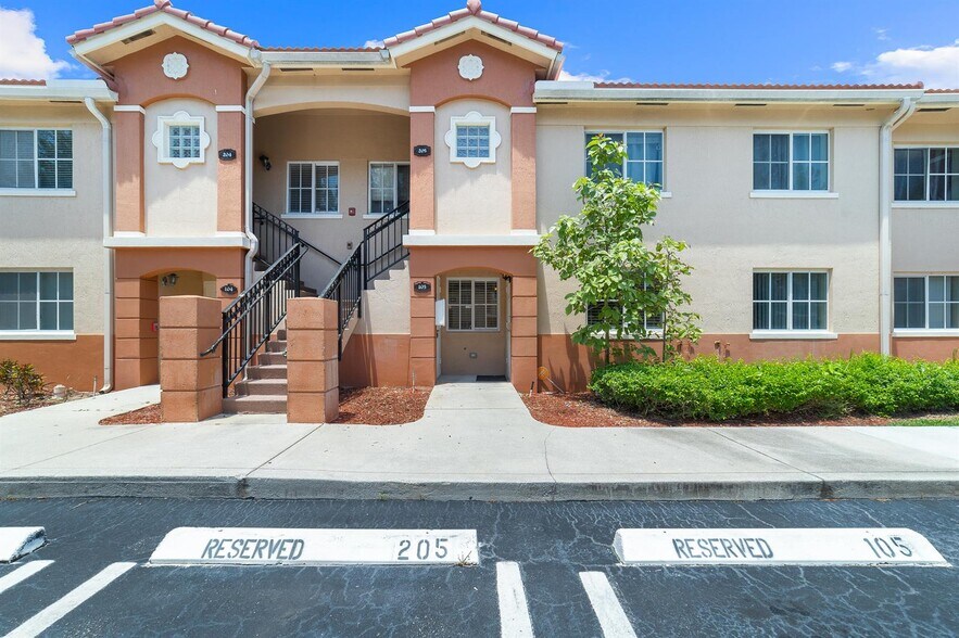 Building Photo - 3750 N Jog Rd