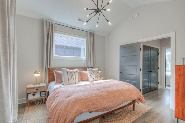 Building Photo - 801 Cherokee Ave