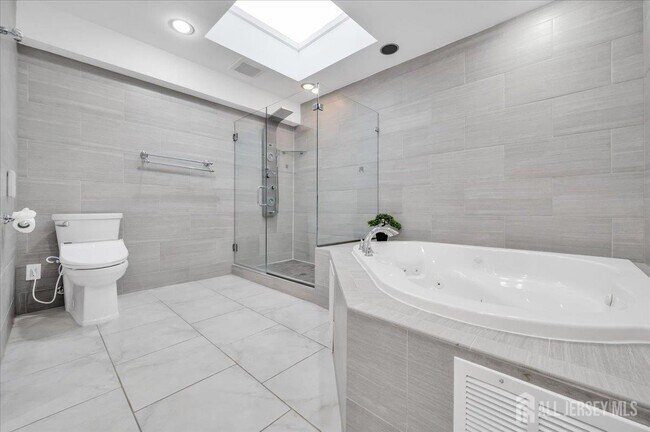 Building Photo - 950 Sunset Ridge
