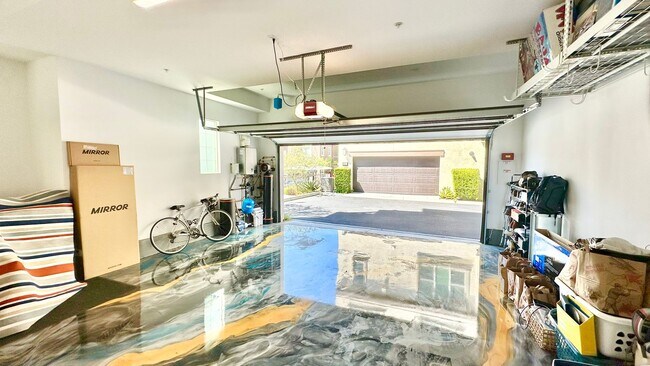 Building Photo - Beautiful "Model" Show Townhome in the Gat...