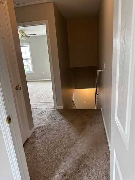 Upstiars Landing - 1040 Autumn Leaf Dr