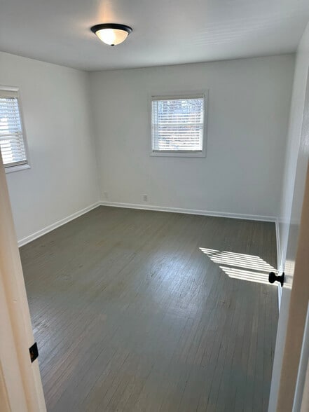 Building Photo - 4233 E 38th St