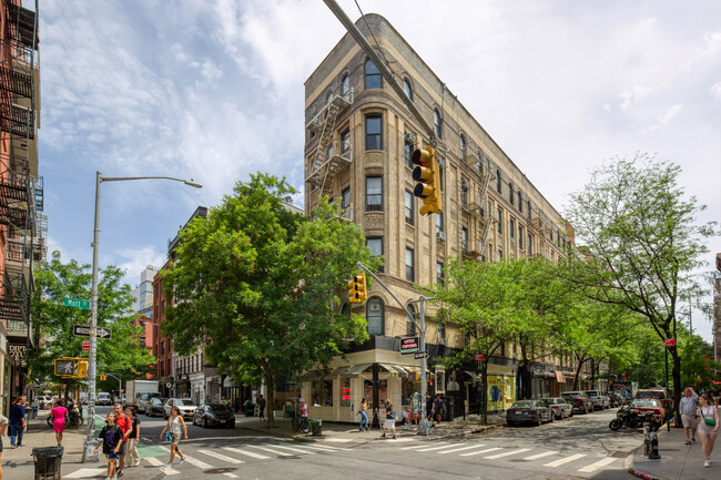 Building Photo - 248 Mott St