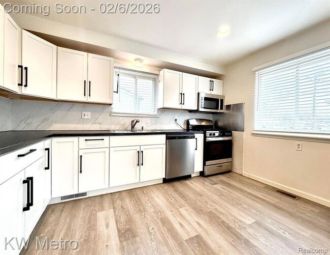 Building Photo - 13231 Albany St