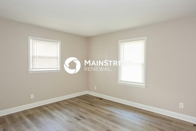 Building Photo - 4 Bedroom Pet-Friendly Home in Charlotte, NC with Main Street Renewal