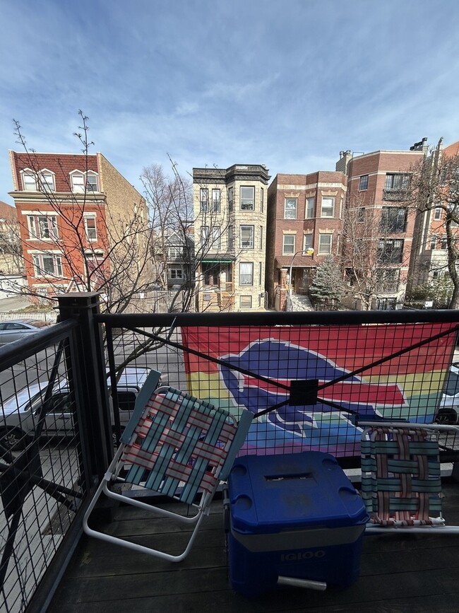 Building Photo - 865 W Buckingham Pl