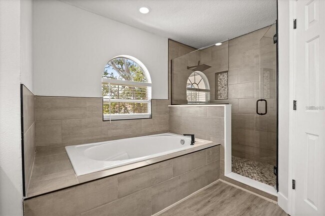 Building Photo - 724 Tahiti Dr