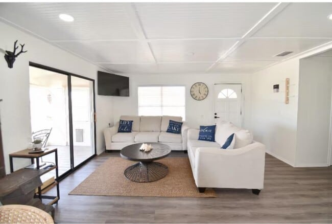 Building Photo - 108 Rough Canyon Rd