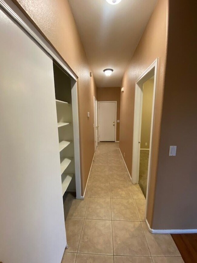 Building Photo - Beautiful 3-Bedroom Home with Vaulted Ceilings & Private Fenced Yard