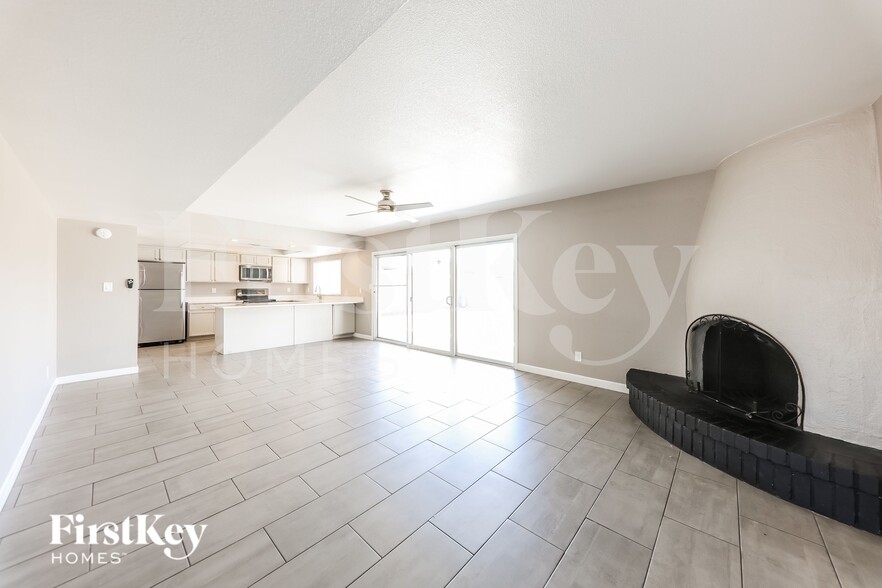 Building Photo - 4855 W North Ln