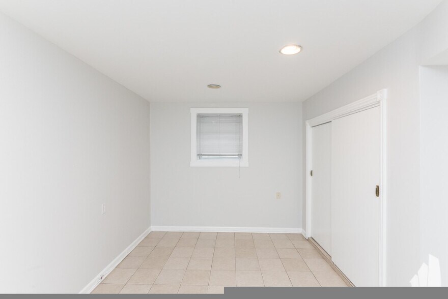 Building Photo - 1944 N Bissell St