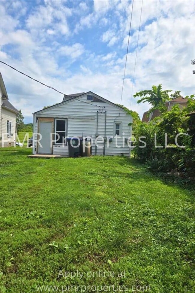Building Photo - 806 S 7th St