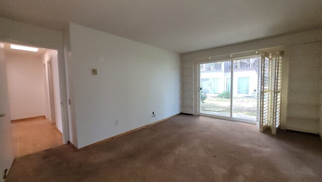 Building Photo - Friars Village - close to USD and Fashion Valley