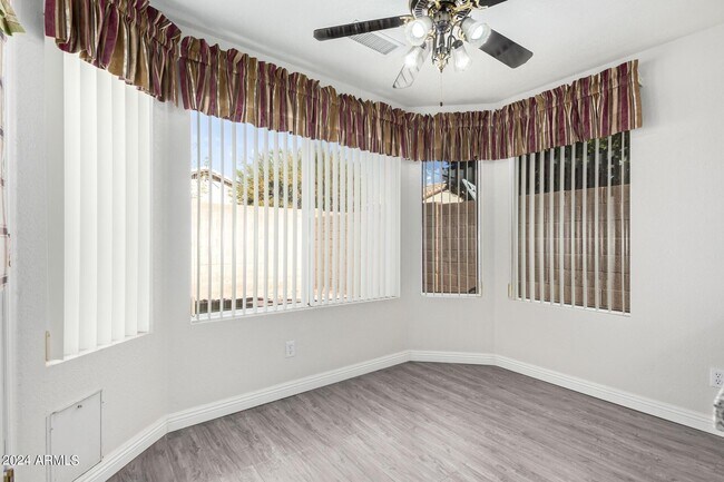 Building Photo - 10848 W Ventana Dr S