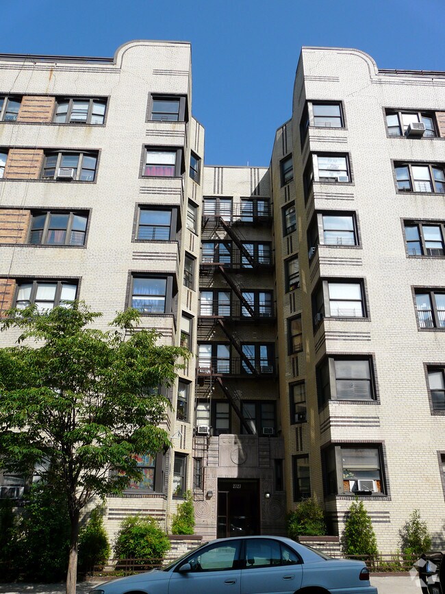 Building Photo - 2727 University Ave