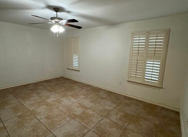 Building Photo - 212 Sandhill Oak Dr