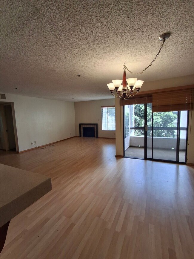 Building Photo - 5765 Friars Rd