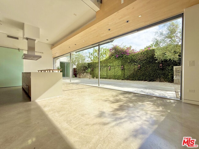 Building Photo - 716 Brooks Ave