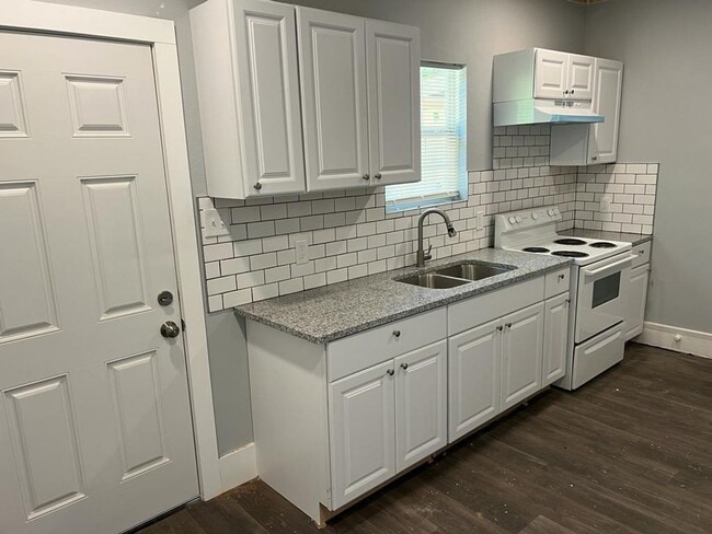 Building Photo - 434 S High St