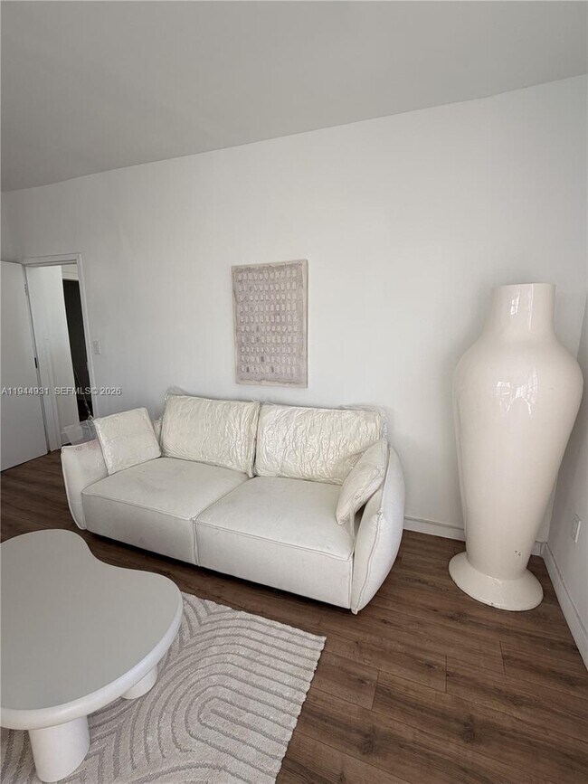 Building Photo - 1525 Euclid Ave