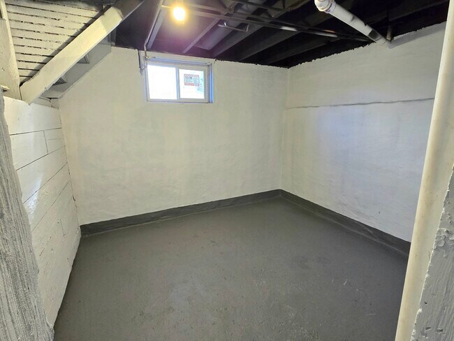 Building Photo - 328 Rosewood Ave