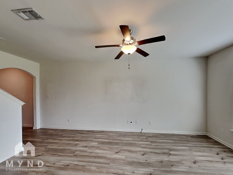 Building Photo - 732 Keeneland Dr