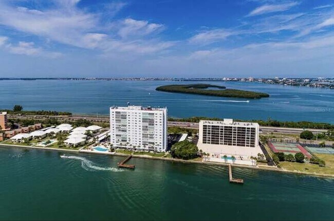 Building Photo - 7200 Sunshine Skyway Ln S