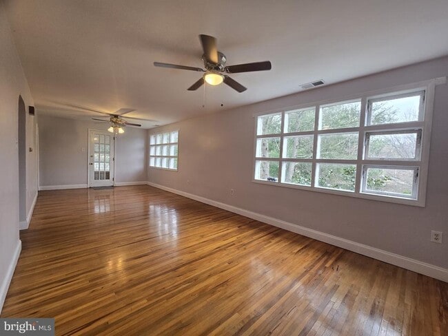 Building Photo - 8109 Valley Ln