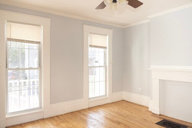 Building Photo - 373 Washington St
