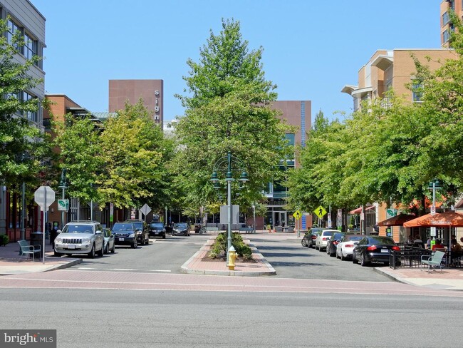 Building Photo - 2720 S Arlington Mill Dr