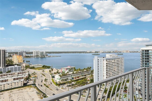 Building Photo - 7601 E Treasure Dr