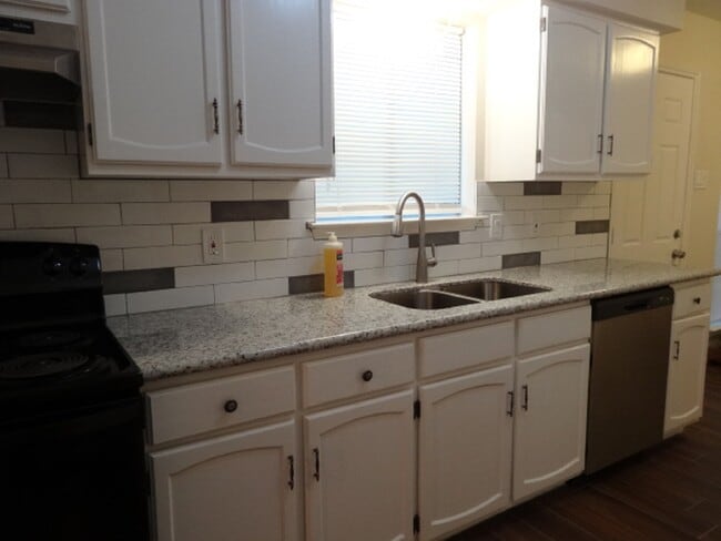 Building Photo - 5524 Deep Forest Dr