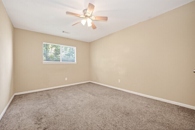 Building Photo - 15515 Waldron Cir