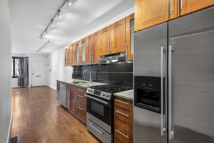 Building Photo - 532 S 15th St