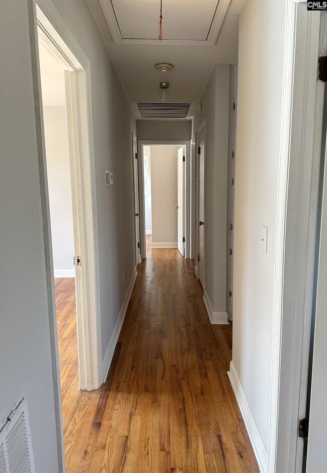 Building Photo - 5443 Oakcrest Rd