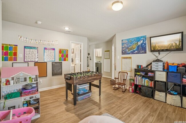 Building Photo - 633 Oleander Crk