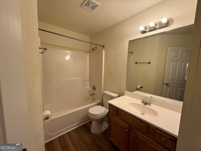 Building Photo - 207 Granite Way