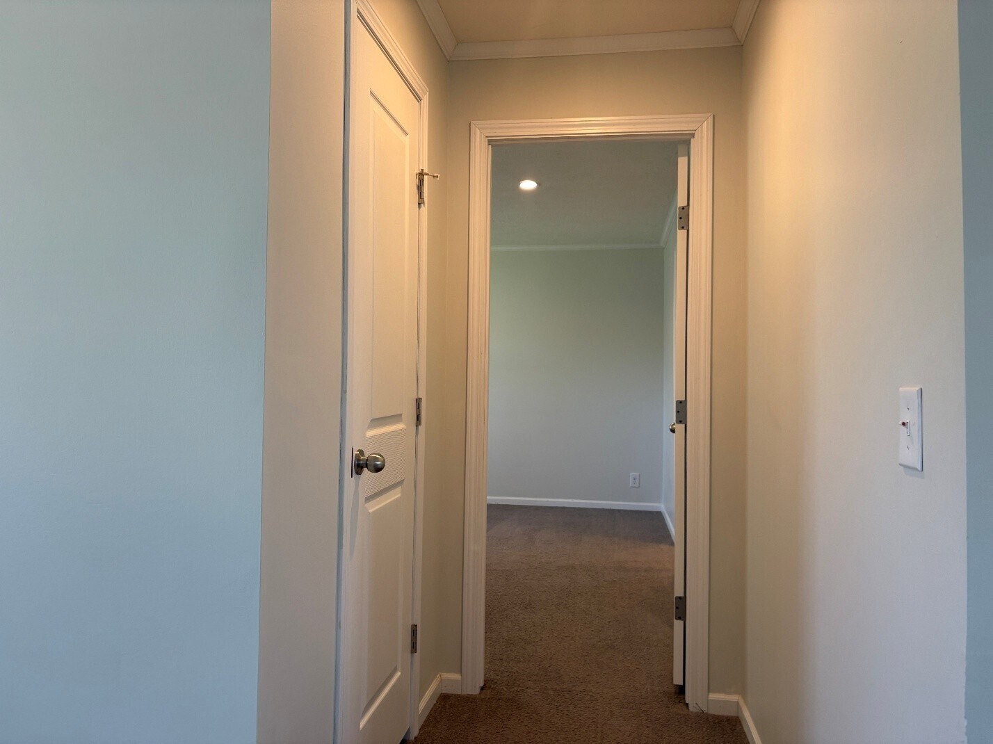 Building Photo - 327 Green Park Cir
