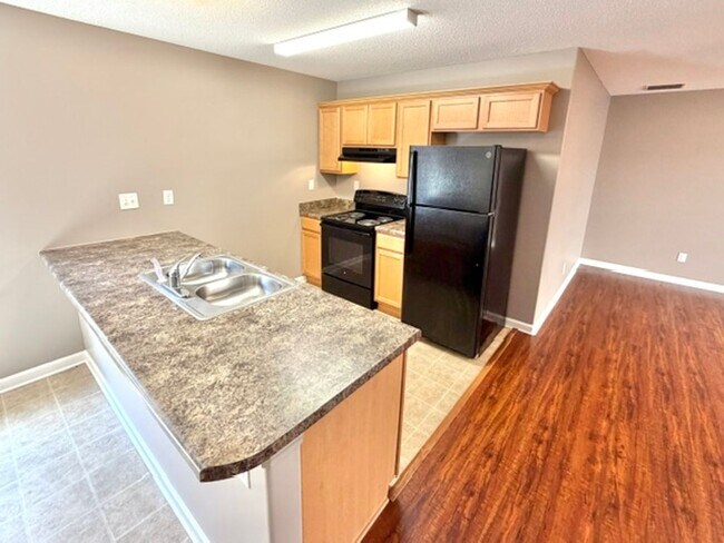 Building Photo - 7902 Rushmeade Cir N