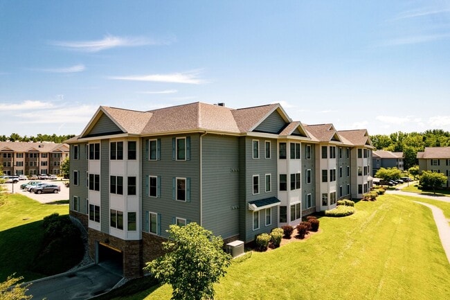 Building Photo - Spacious 2 Bedroom/ 2 Bathroom Apartment