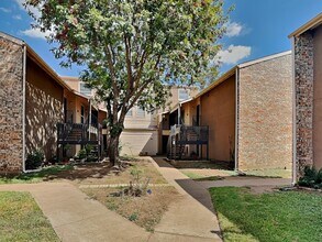 Building Photo - Stylish Upstairs Condo with Fireplace, Private Balcony & Gated Community Perks