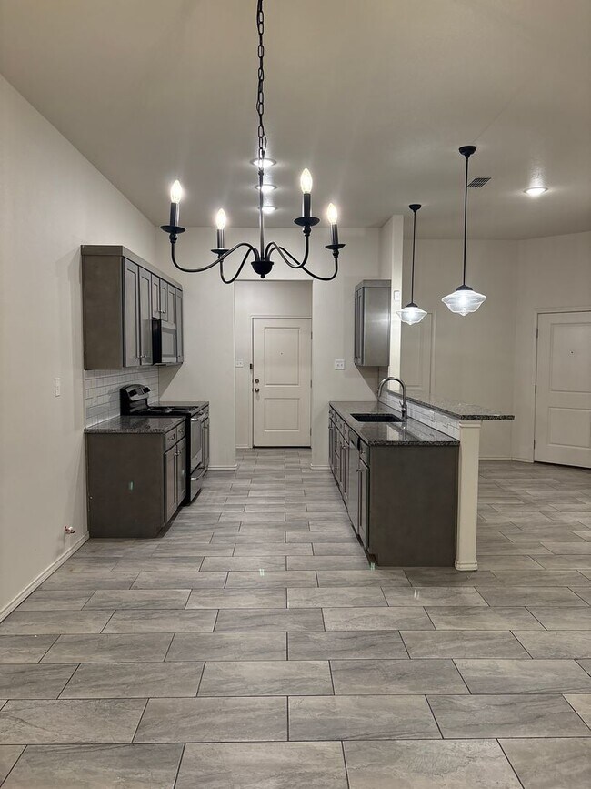 Building Photo - Comfort and style that won’t stretch your wallet