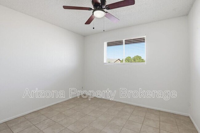 Building Photo - 3635 E Beverly Ln