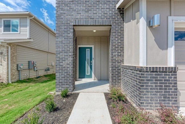 Building Photo - 2120 Ettalee Ct