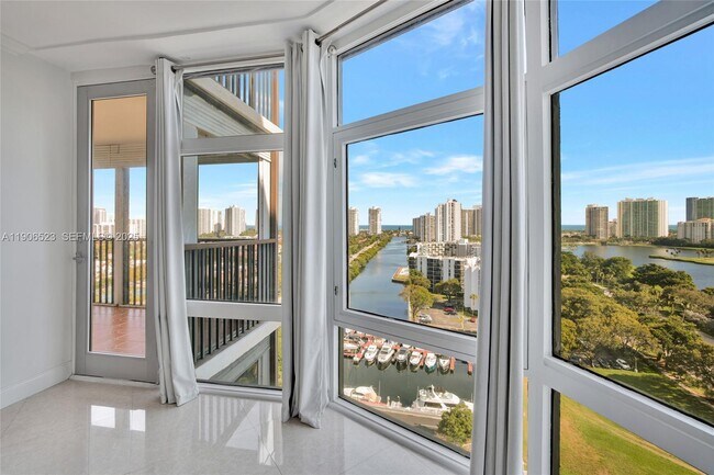 Building Photo - 3375 N Country Club Dr