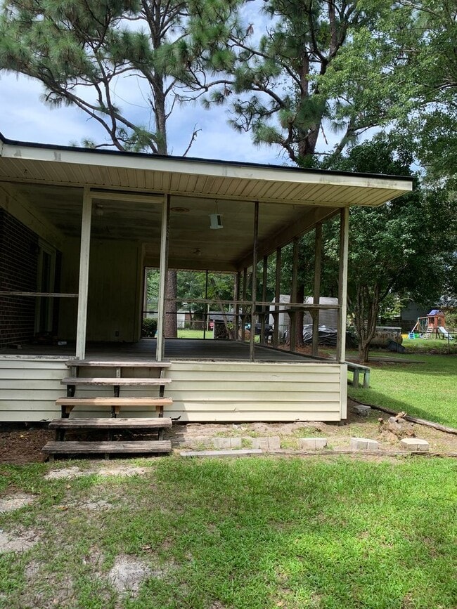 Building Photo - 3 Bedroom 1.5 Bath House on N. Wallace Ava...