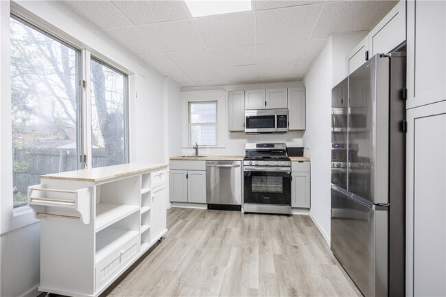 Building Photo - 35 Lawton St