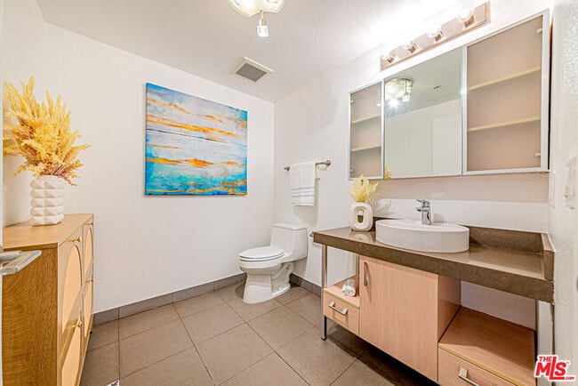 Building Photo - 1234 Wilshire Blvd